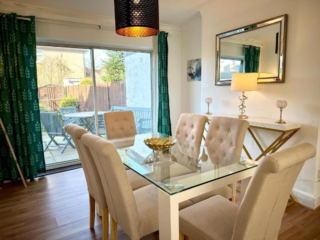 Charming 3-Bedroom Family Home Londra Dış mekan fotoğraf